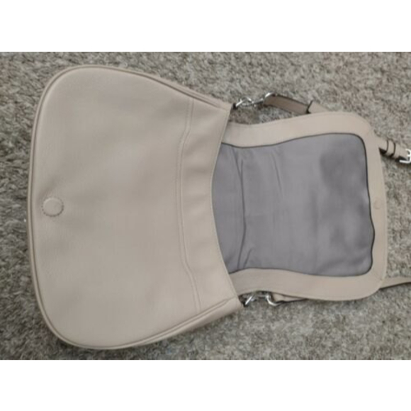 Marc Jacobs Empire City Mini Leather Messenger Crossbody Bag  Biege Purse - Picture 6 of 10